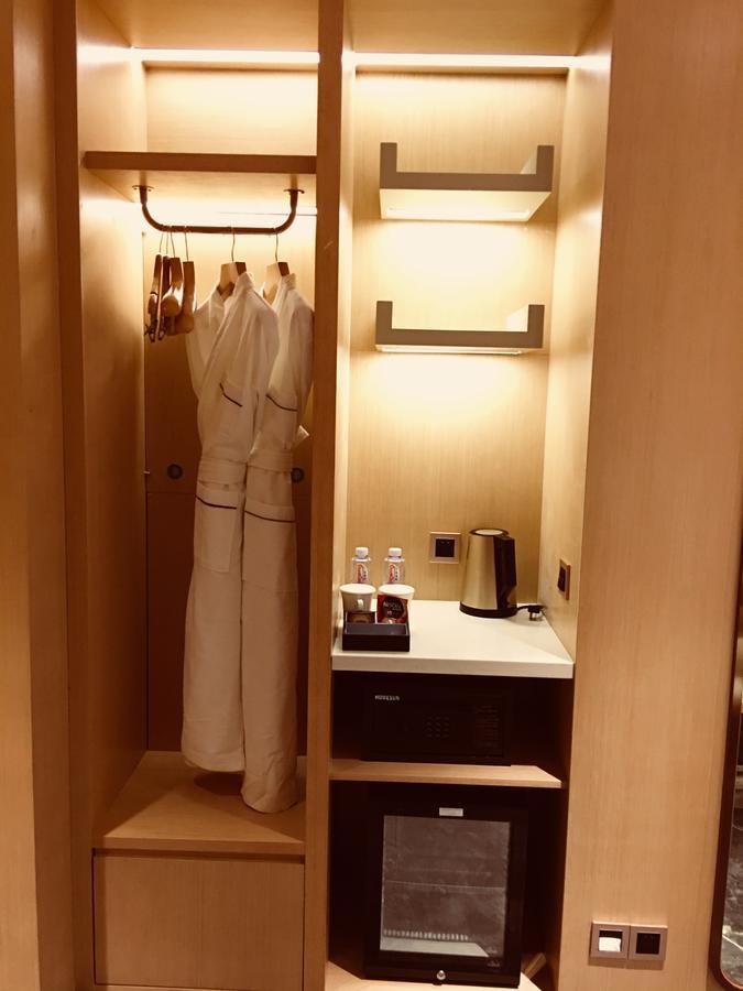 Brandi Hotel Foshan Bagian luar foto